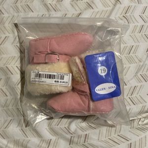 Pink baby winter boots